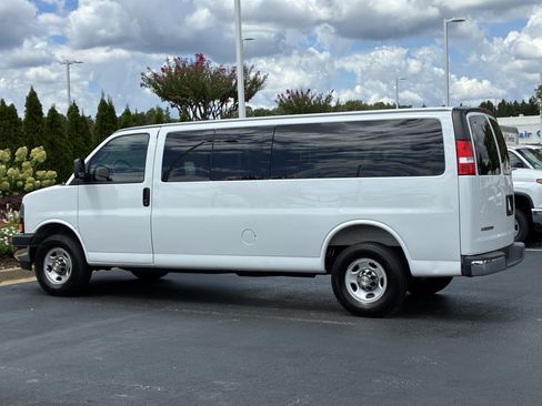 Used 2025 Chevrolet Express 3500 LT w/ LT Preferred Equipment Group RWD image 9
