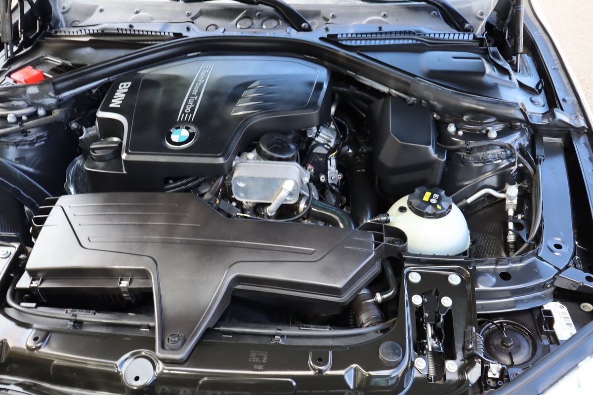 Used 2017 BMW 320i xDrive Sedan AWD/4WD image 40