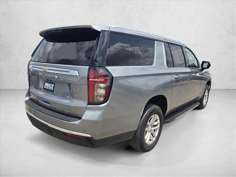 Used 2024 Chevrolet Suburban LT RWD image 5