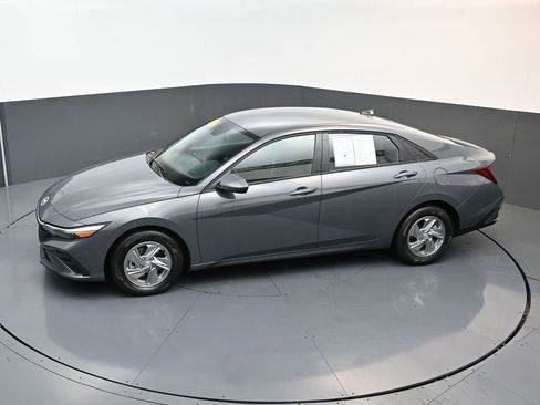 Certified 2026 Hyundai Elantra SE FWD image 19