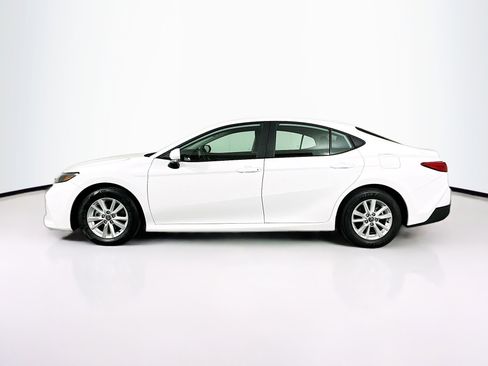 Used 2025 Toyota Camry LE image 4