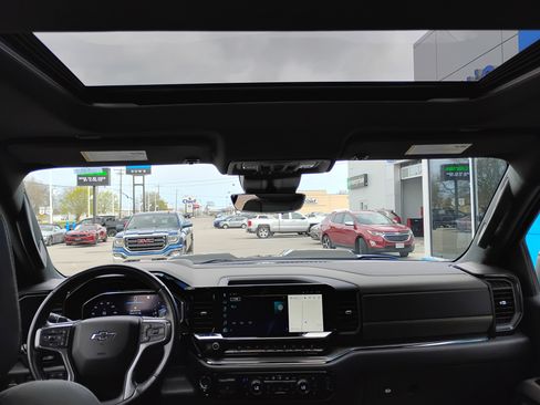 Used 2022 Chevrolet Silverado 1500 ZR2 w/ Technology Package AWD/4WD image 22