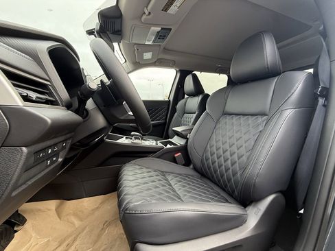 Used 2025 Mitsubishi Outlander SEL image 10