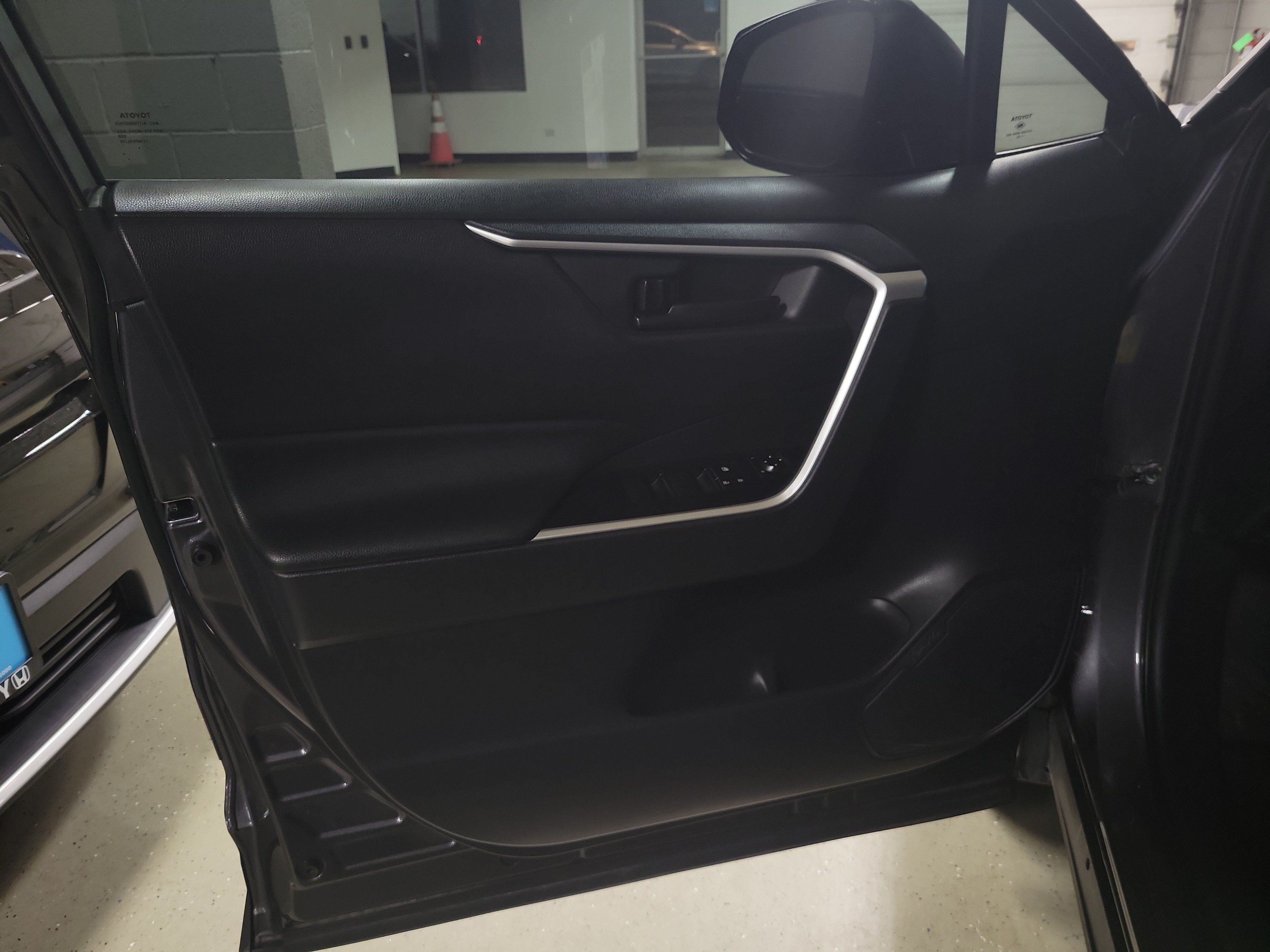 Used 2023 Toyota RAV4 LE AWD/4WD image 17