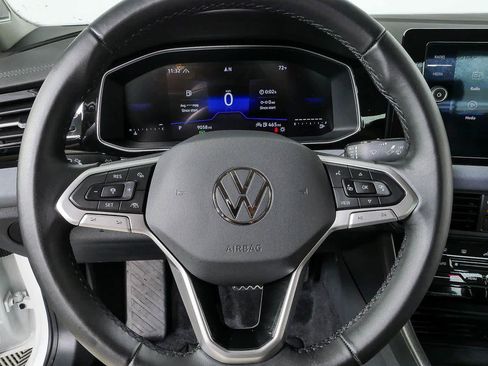 Certified 2025 Volkswagen Jetta SE FWD image 8