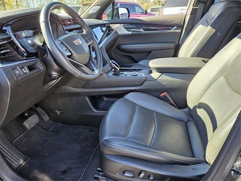Certified 2025 Cadillac XT6 Premium Luxury image 6