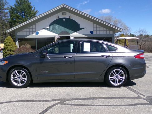 Used 2015 Ford Fusion SE w/ Equipment Group 501A image 2