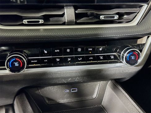 Used 2025 Chevrolet Equinox LT w/ Convenience Package II image 14