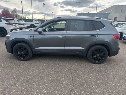 Used 2023 Volkswagen Taos SE w/ Black Wheel Package AWD/4WD image 6