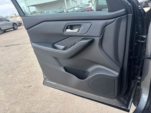 Used 2025 Nissan Rogue SV image 18