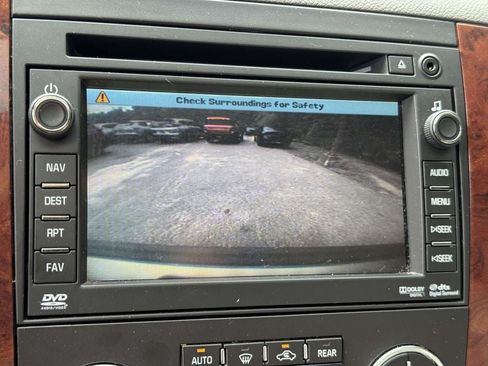 Used 2011 Chevrolet Tahoe LTZ AWD/4WD image 4