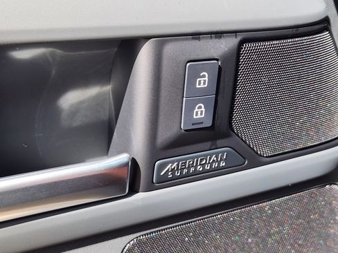 New 2026 Land Rover Defender 110 X-Dynamic SE AWD/4WD image 23