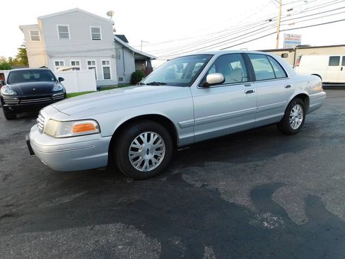 Used 2003 Ford Crown Victoria LX RWD image 5