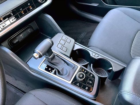 Used 2023 Kia Sportage LX image 17