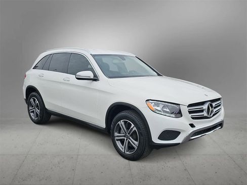 Used 2019 Mercedes-Benz GLC 300 4MATIC image 2