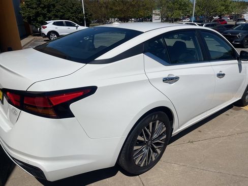 Used 2025 Nissan Altima 2.5 SV FWD image 4