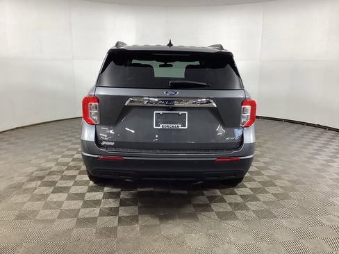 Used 2024 Ford Explorer XLT AWD/4WD image 3