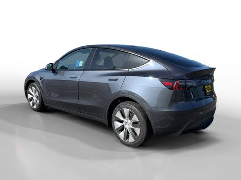 Used 2023 Tesla Model Y Long Range AWD/4WD image 3