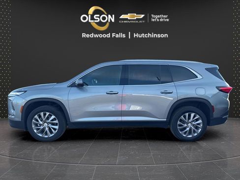 Used 2025 Buick Enclave Preferred image 3