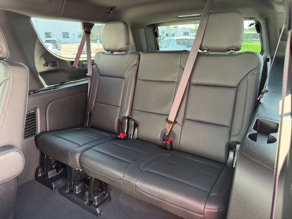 Used 2024 Chevrolet Suburban Z71 w/ Luxury Package AWD/4WD image 27