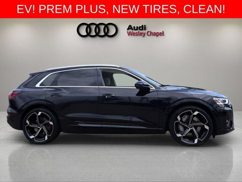 Used 2024 Audi Q8 e-tron Premium Plus w/ Premium Plus Package AWD/4WD image 6