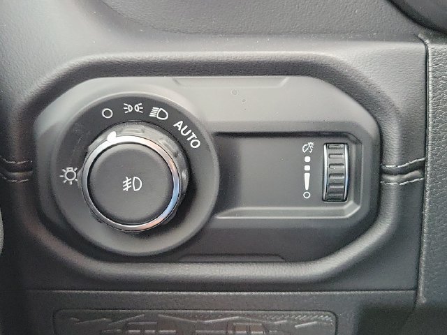 New 2026 Jeep Wrangler Unlimited Sahara w/ Safety Group AWD/4WD image 24