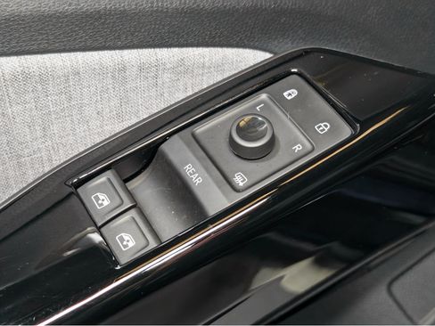 Used 2023 Volkswagen ID.4 Pro AWD/4WD image 7
