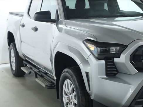 Used 2024 Toyota Tacoma SR image 9