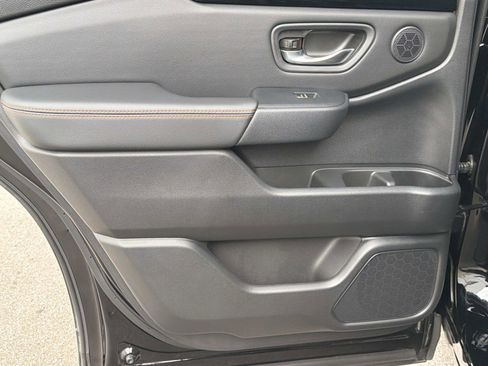 Used 2025 Honda Pilot TrailSport image 11