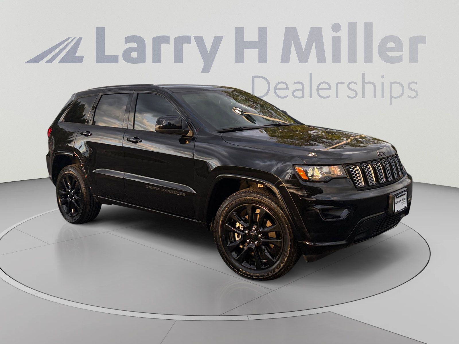 Used 2021 Jeep Grand Cherokee Laredo X AWD/4WD image 7