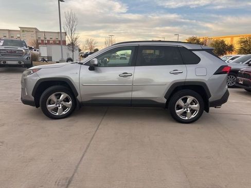 Used 2020 Toyota RAV4 Limited image 5
