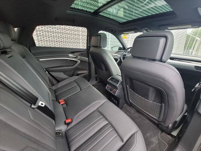 Used 2024 Audi Q8 e-tron Premium Plus w/ Premium Plus Package AWD/4WD image 18