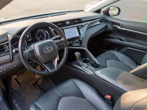 Used 2019 Toyota Camry SE FWD image 4