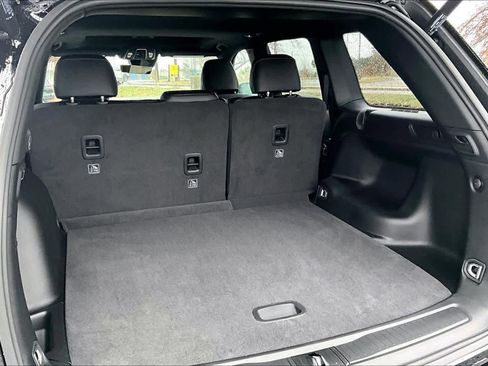 New 2025 Jeep Grand Cherokee Altitude image 19