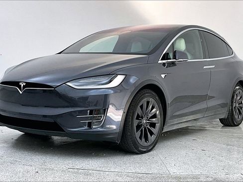 Used 2018 Tesla Model X 75D image 15