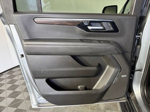 Certified 2025 Chevrolet Suburban Premier AWD/4WD image 33