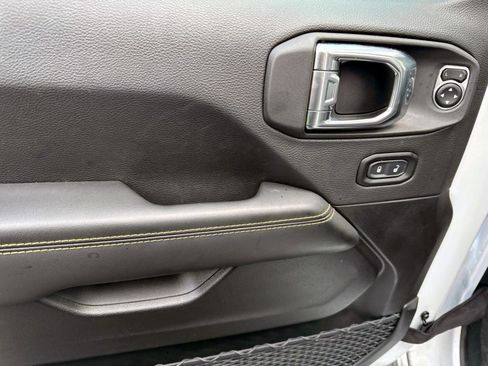 Used 2025 Jeep Wrangler Unlimited Sahara image 10