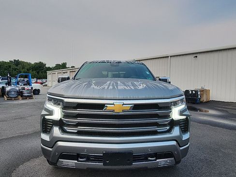 Used 2024 Chevrolet Silverado 1500 High Country w/ High Country Premium Package AWD/4WD image 8