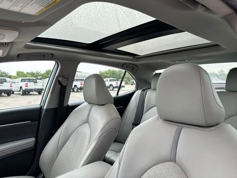 Used 2018 Toyota Camry XSE FWD image 21