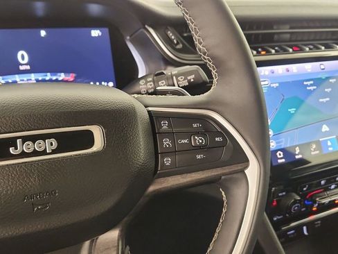 Used 2023 Jeep Grand Cherokee L Limited w/ Luxury Tech Group II image 19