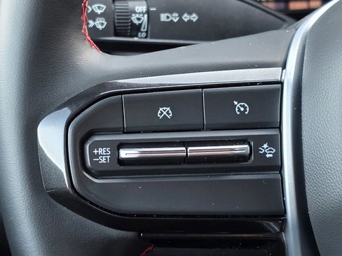 Used 2024 Chevrolet Colorado Z71 w/ Z71 Convenience Package 2 image 33