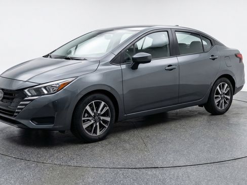 Used 2025 Nissan Versa SV FWD image 3