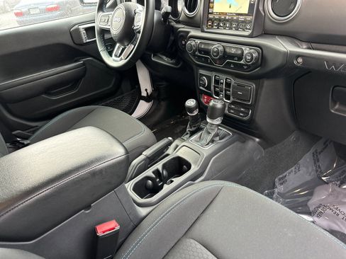 Used 2022 Jeep Wrangler Unlimited Rubicon 4xe image 16