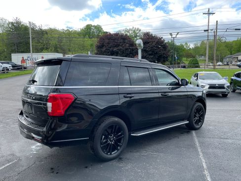 Used 2023 Ford Expedition XLT AWD/4WD image 5