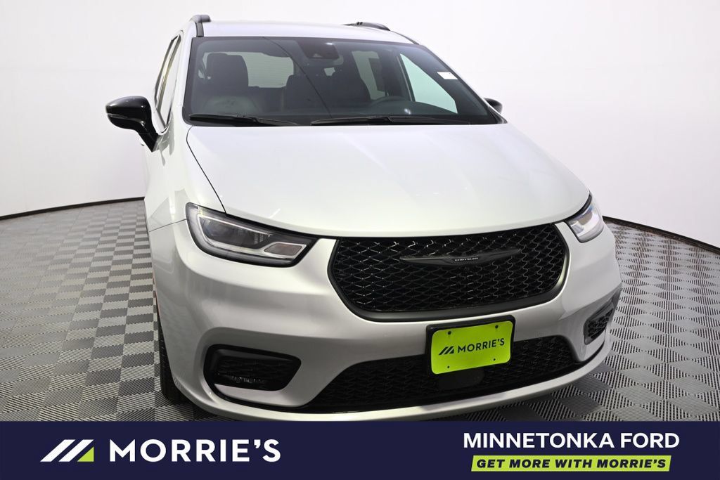 Used 2026 Chrysler Pacifica Select w/ S Appearance Package FWD image 10