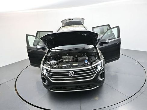 Used 2025 Volkswagen Atlas SE FWD image 41