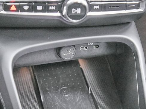 Certified 2024 Volvo XC40 B5 Plus w/ Protection Package Premier image 17