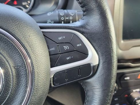 Used 2021 Jeep Renegade Latitude AWD/4WD image 17