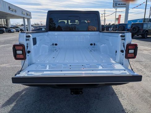 New 2026 Jeep Gladiator Sport AWD/4WD image 24