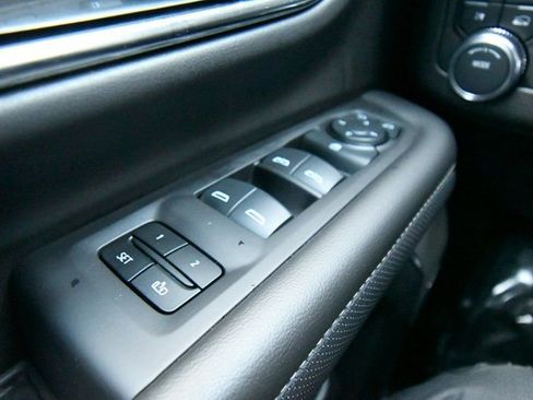 Used 2024 GMC Yukon SLT AWD/4WD image 19